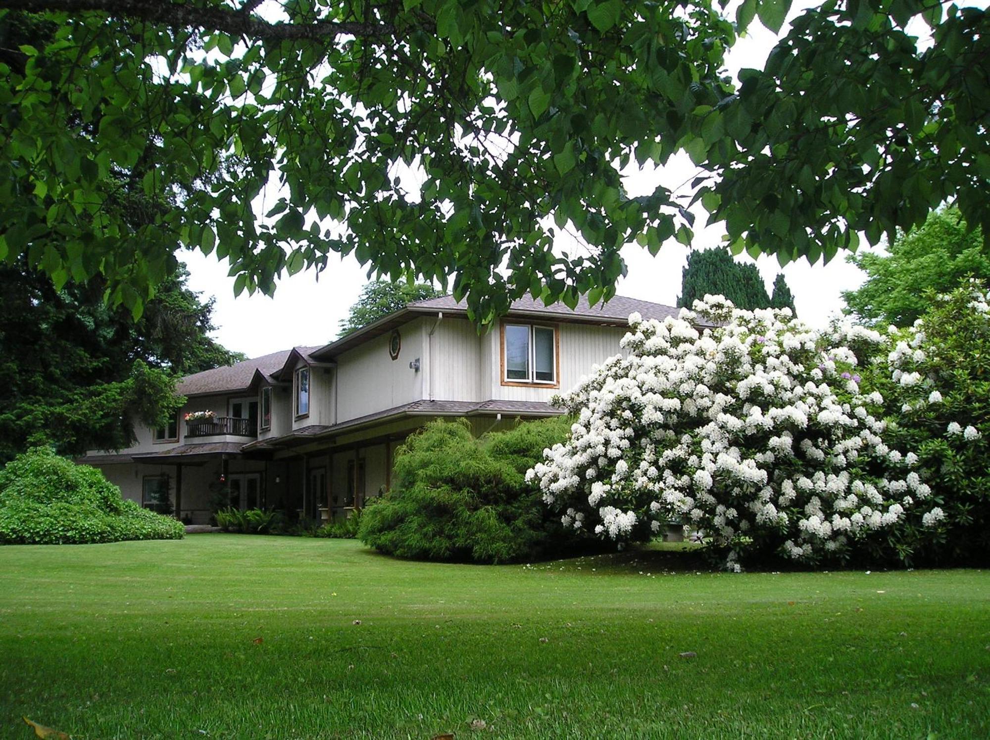 Cedar Wood Lodge Bed & Breakfast Inn Port Alberni Kültér fotó
