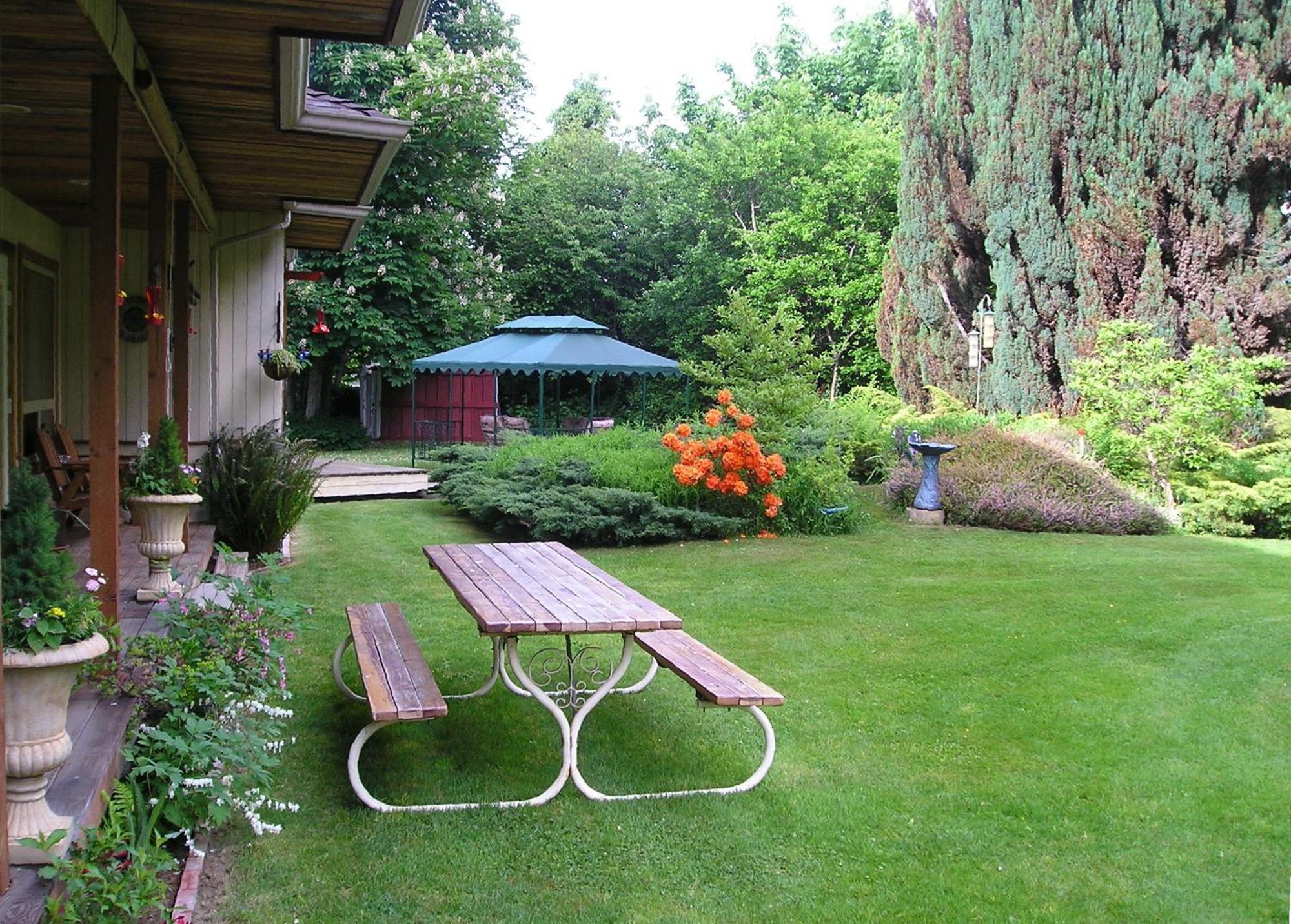 Cedar Wood Lodge Bed & Breakfast Inn Port Alberni Kültér fotó