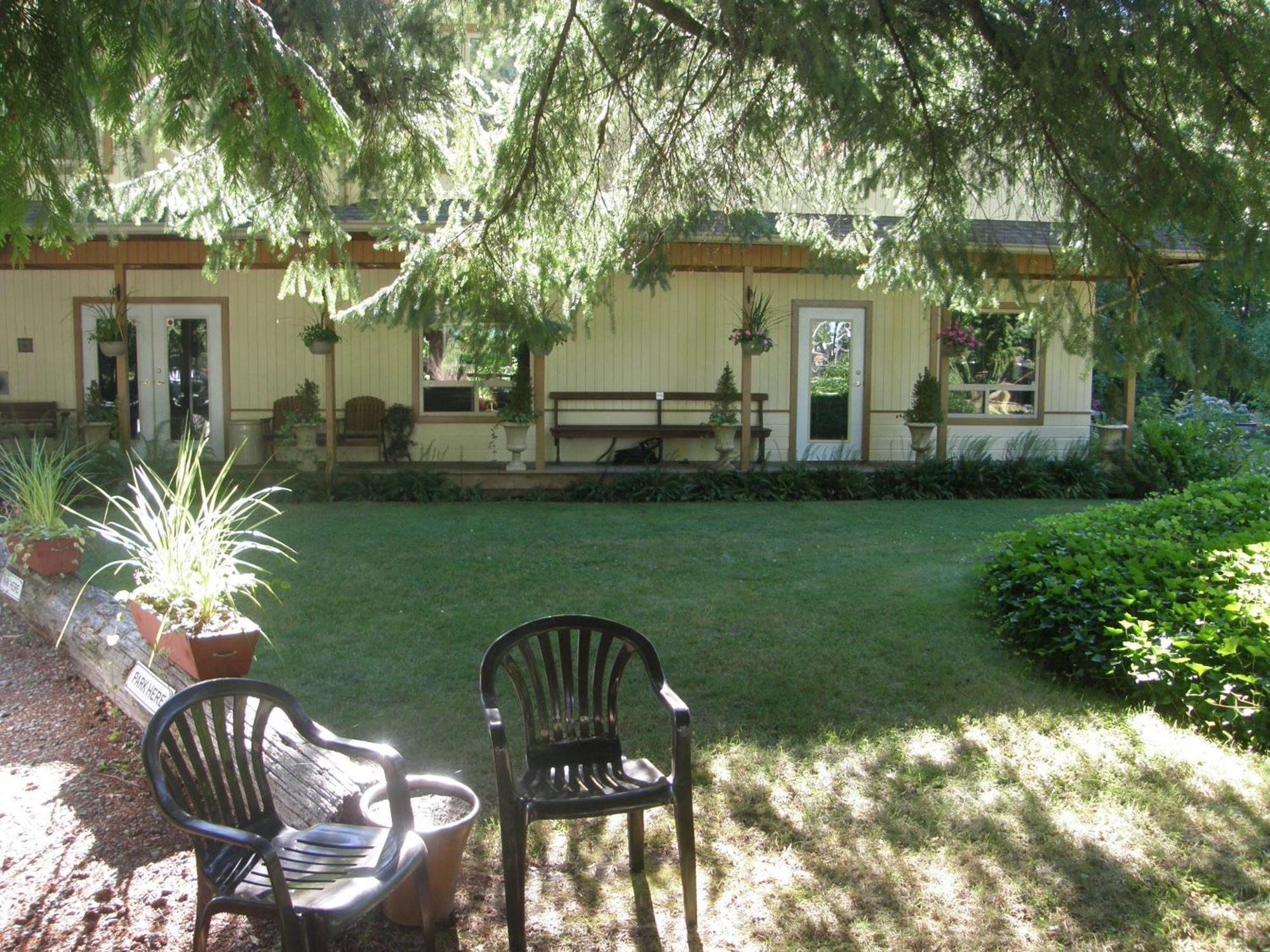 Cedar Wood Lodge Bed & Breakfast Inn Port Alberni Kültér fotó