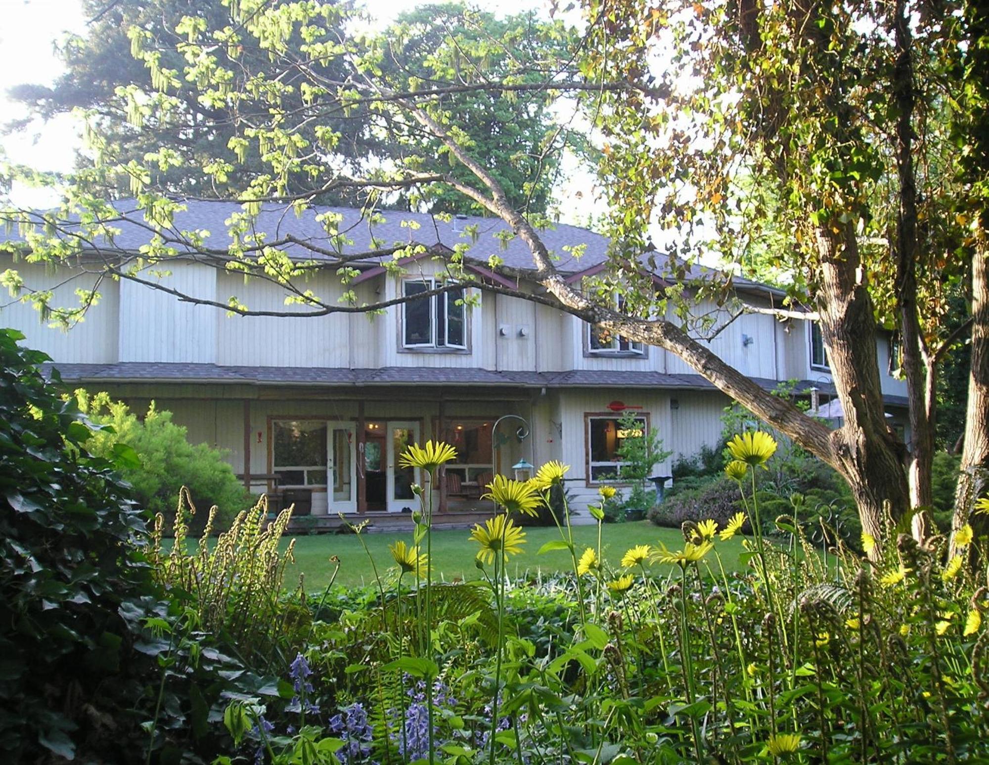 Cedar Wood Lodge Bed & Breakfast Inn Port Alberni Kültér fotó