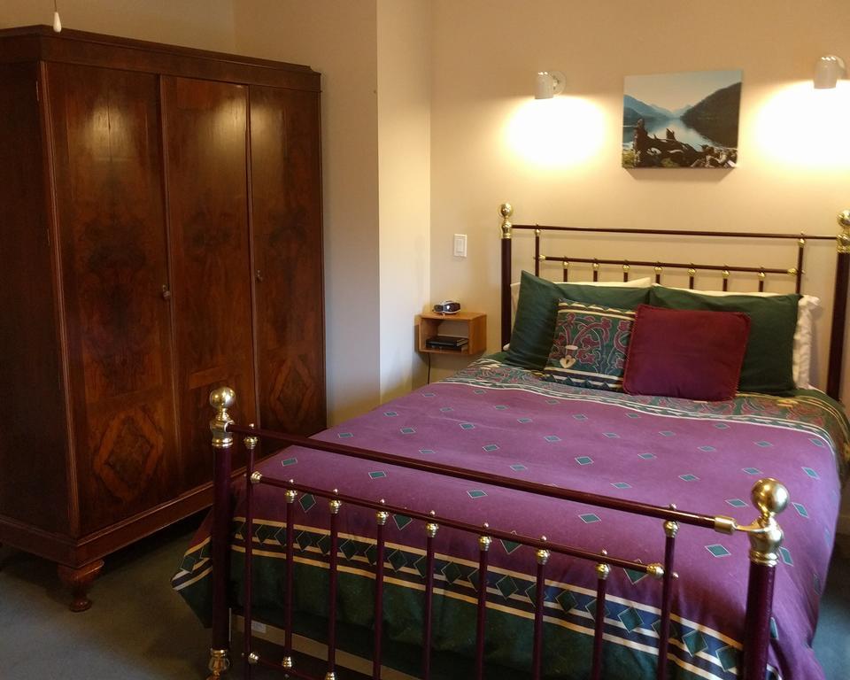 Cedar Wood Lodge Bed & Breakfast Inn Port Alberni Kültér fotó