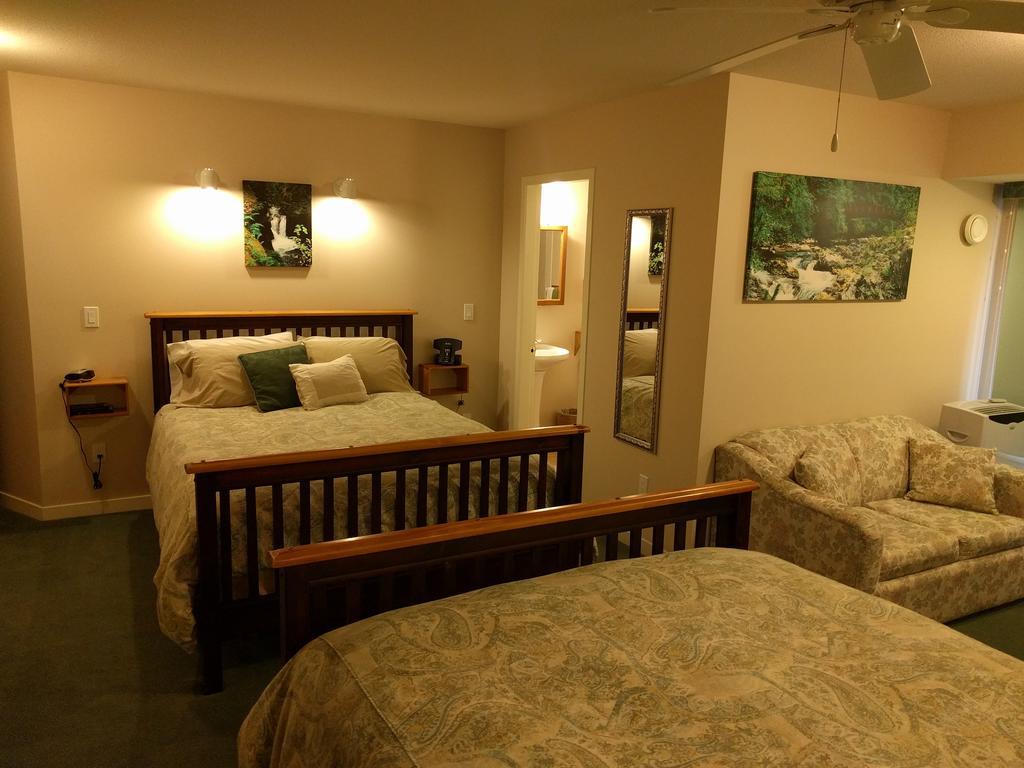 Cedar Wood Lodge Bed & Breakfast Inn Port Alberni Kültér fotó