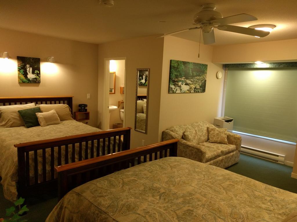 Cedar Wood Lodge Bed & Breakfast Inn Port Alberni Kültér fotó