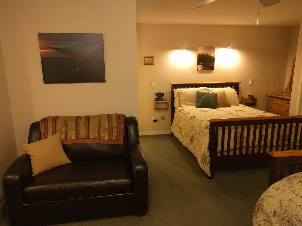 Cedar Wood Lodge Bed & Breakfast Inn Port Alberni Kültér fotó