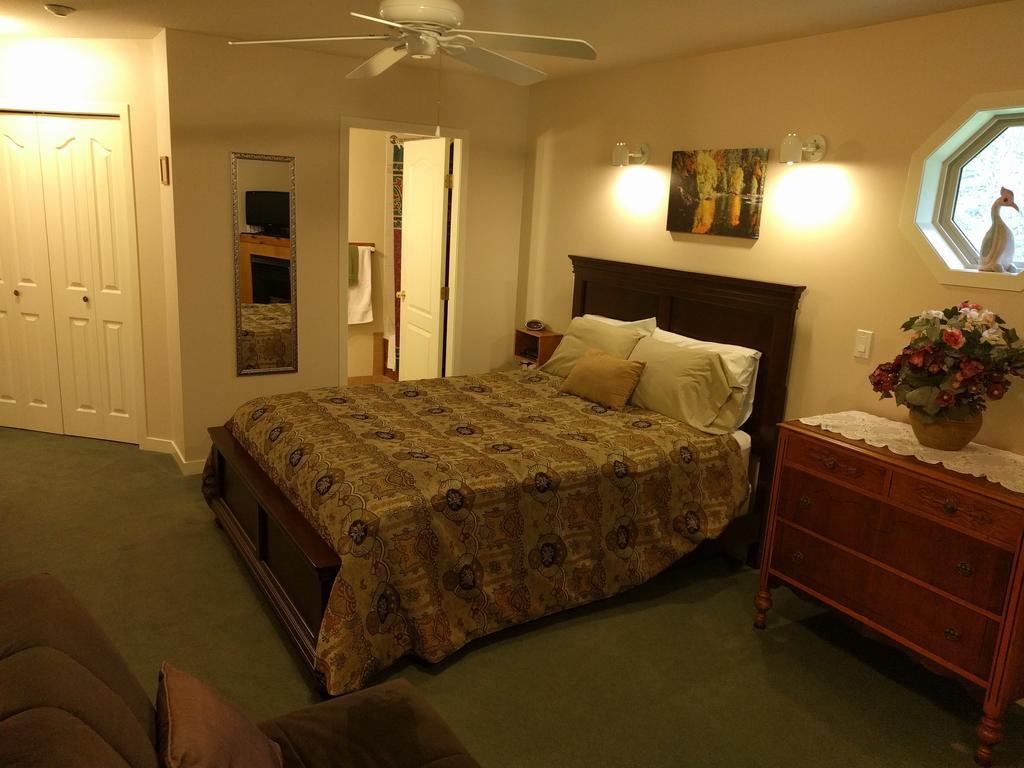 Cedar Wood Lodge Bed & Breakfast Inn Port Alberni Kültér fotó