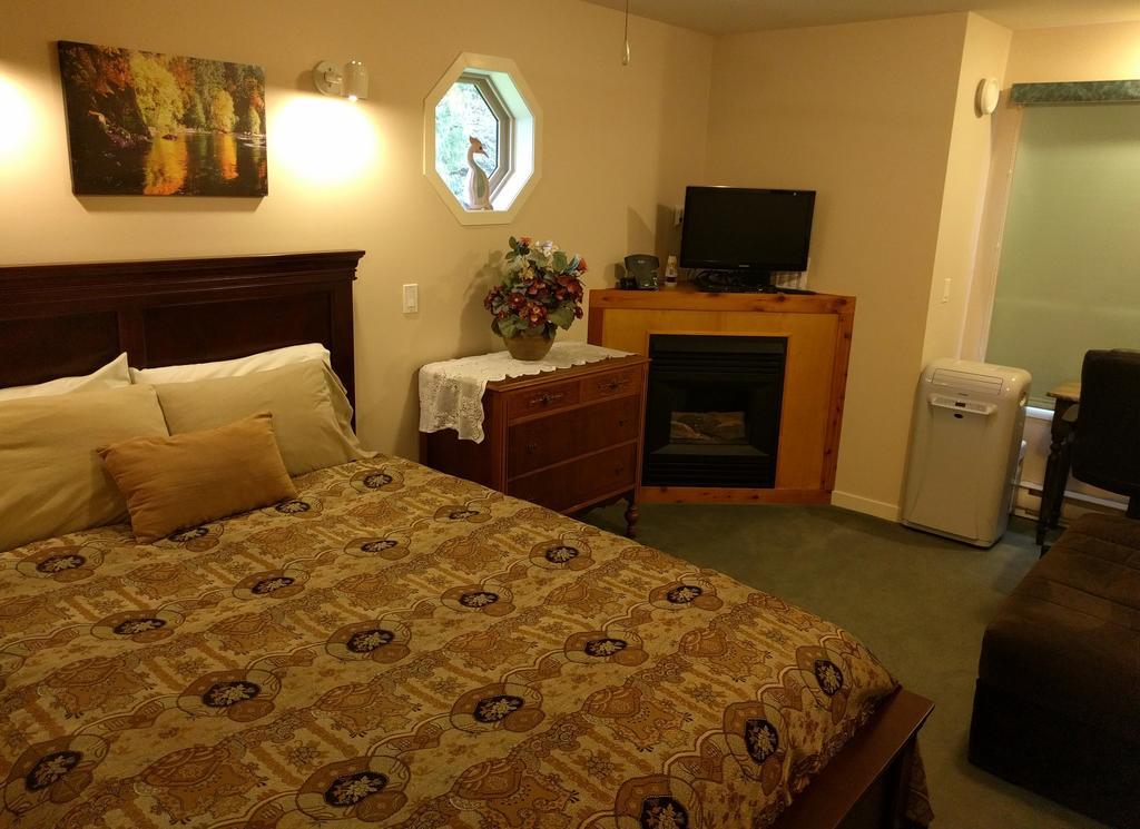 Cedar Wood Lodge Bed & Breakfast Inn Port Alberni Kültér fotó