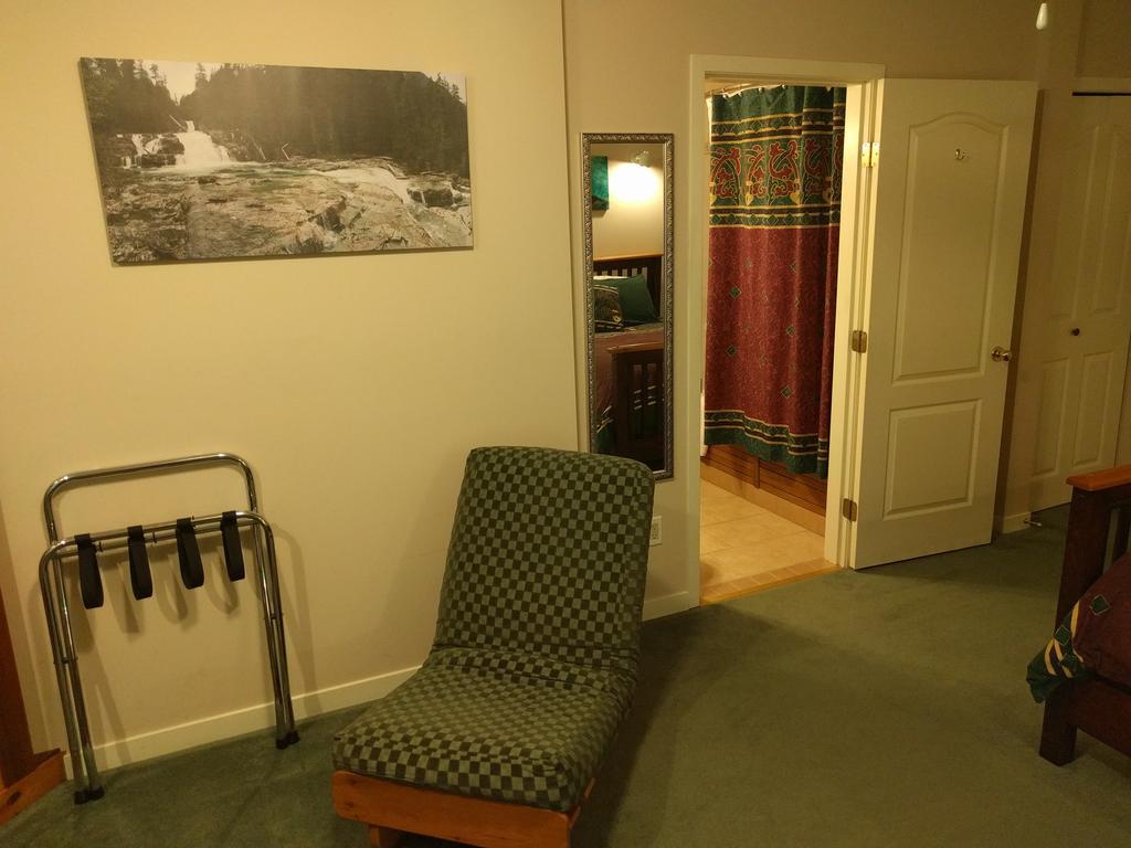 Cedar Wood Lodge Bed & Breakfast Inn Port Alberni Kültér fotó