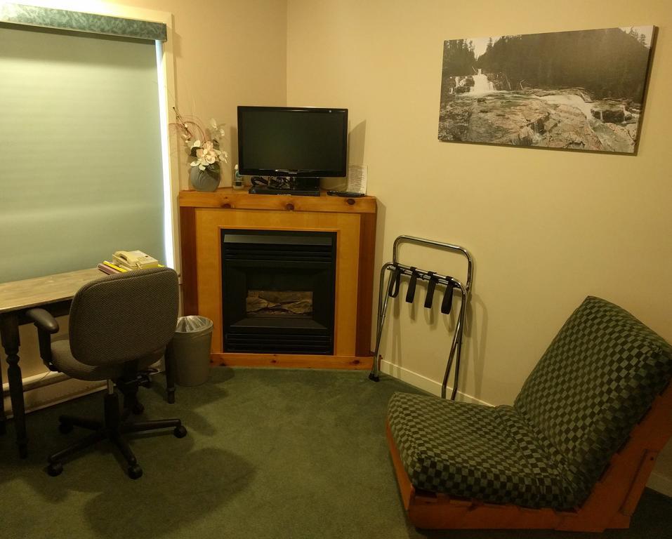 Cedar Wood Lodge Bed & Breakfast Inn Port Alberni Kültér fotó