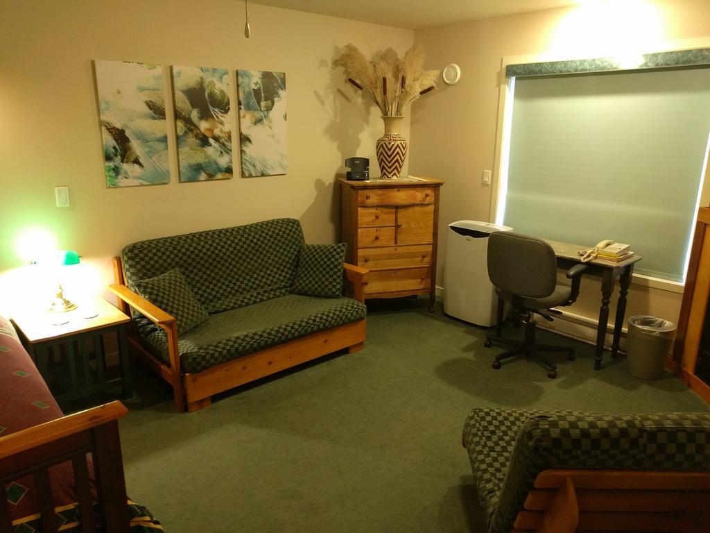 Cedar Wood Lodge Bed & Breakfast Inn Port Alberni Kültér fotó