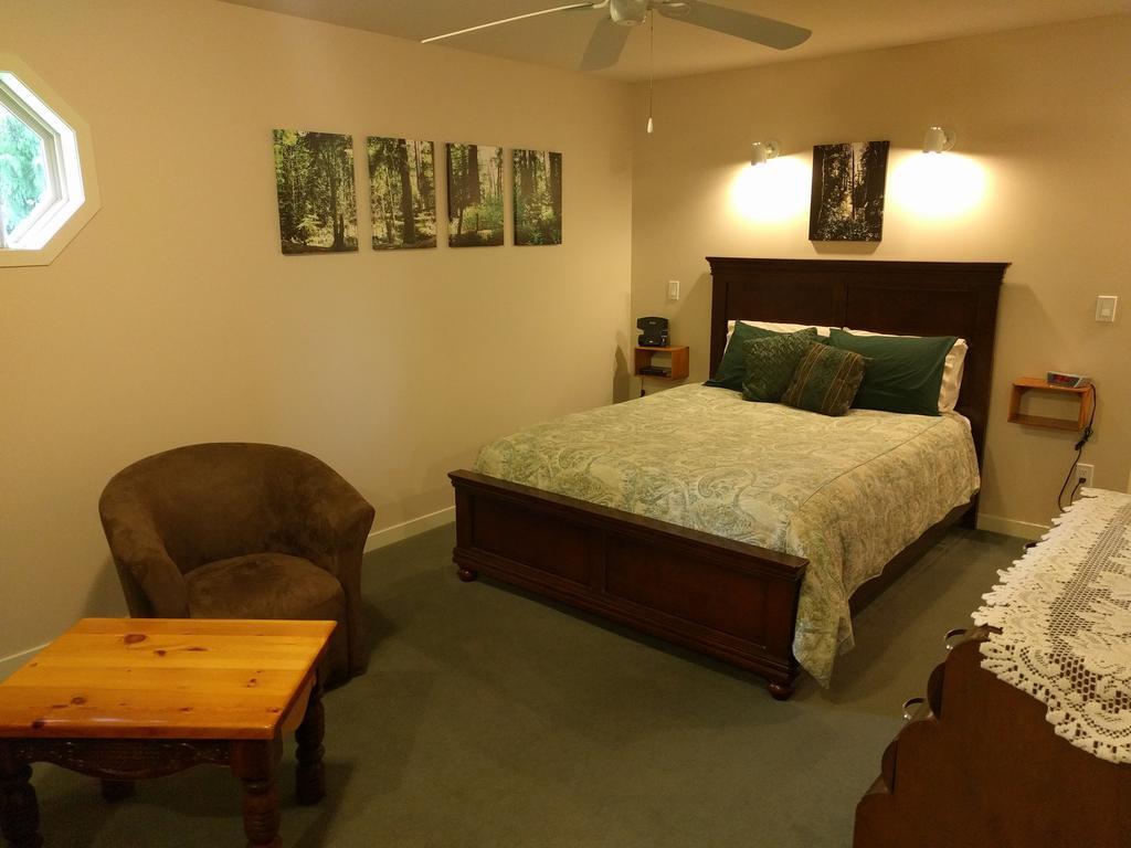 Cedar Wood Lodge Bed & Breakfast Inn Port Alberni Kültér fotó