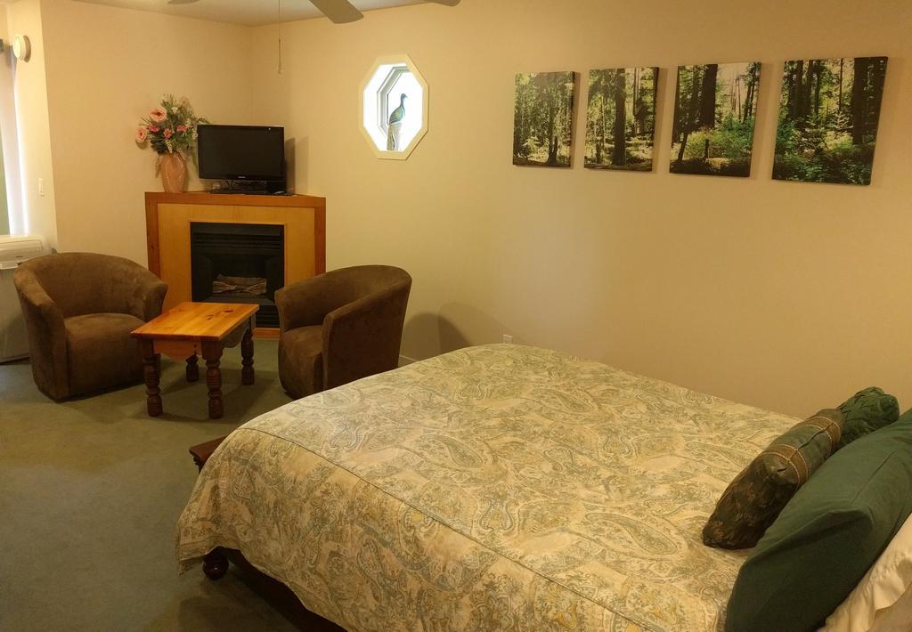Cedar Wood Lodge Bed & Breakfast Inn Port Alberni Kültér fotó