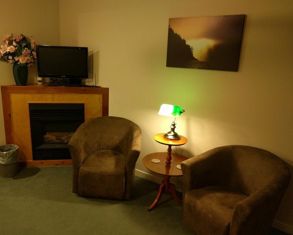 Cedar Wood Lodge Bed & Breakfast Inn Port Alberni Kültér fotó