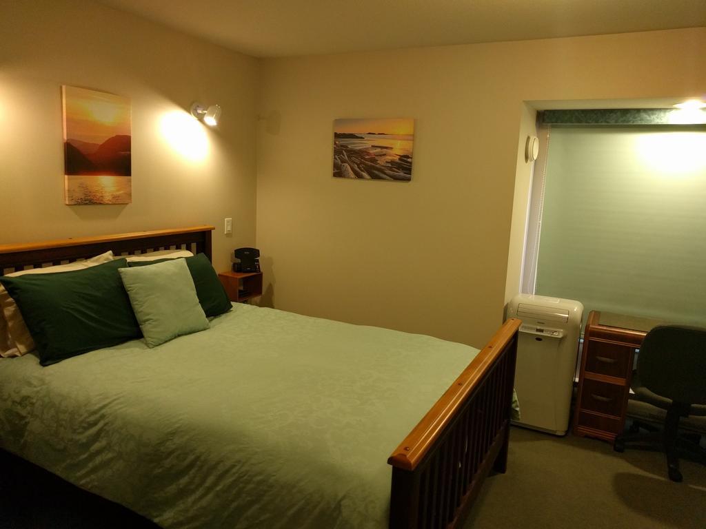 Cedar Wood Lodge Bed & Breakfast Inn Port Alberni Kültér fotó