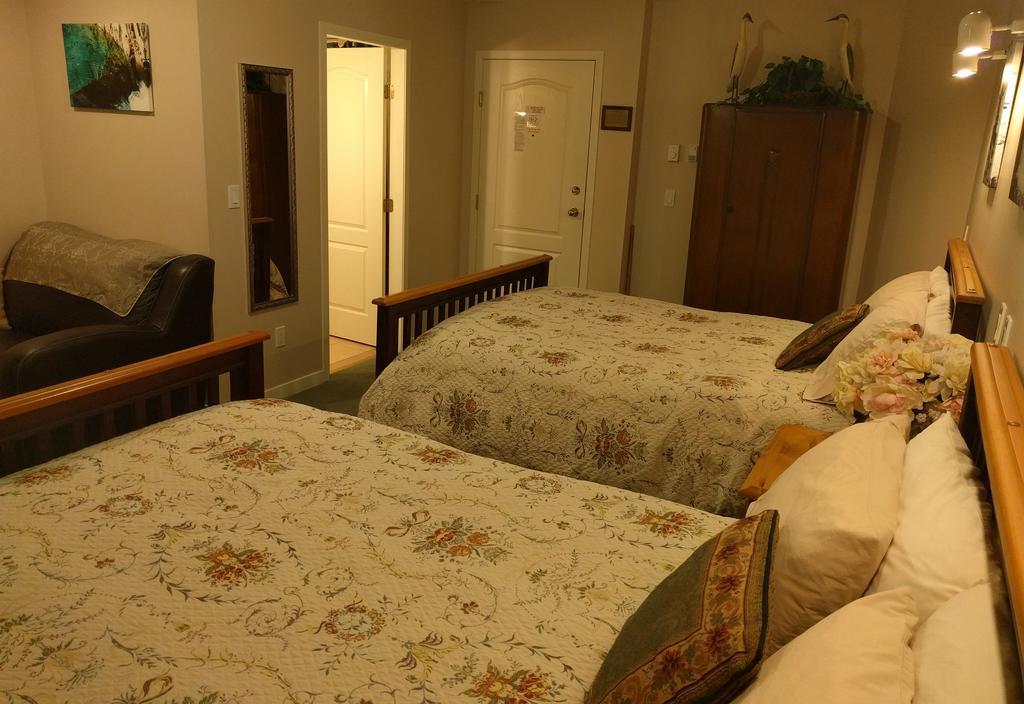 Cedar Wood Lodge Bed & Breakfast Inn Port Alberni Kültér fotó