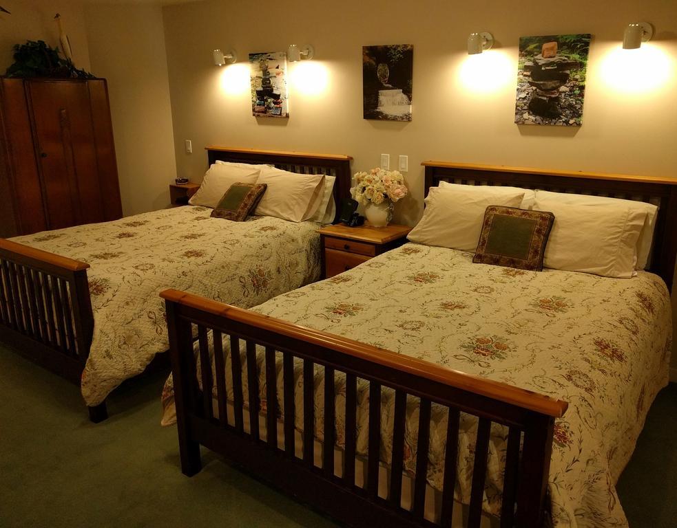 Cedar Wood Lodge Bed & Breakfast Inn Port Alberni Kültér fotó