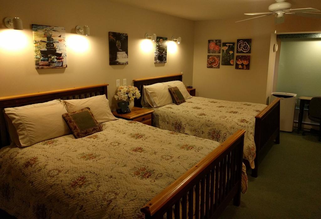 Cedar Wood Lodge Bed & Breakfast Inn Port Alberni Kültér fotó