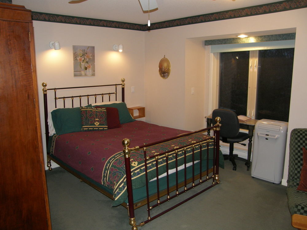 Cedar Wood Lodge Bed & Breakfast Inn Port Alberni Kültér fotó