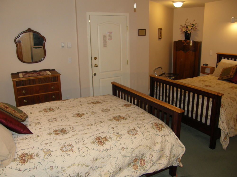 Cedar Wood Lodge Bed & Breakfast Inn Port Alberni Kültér fotó