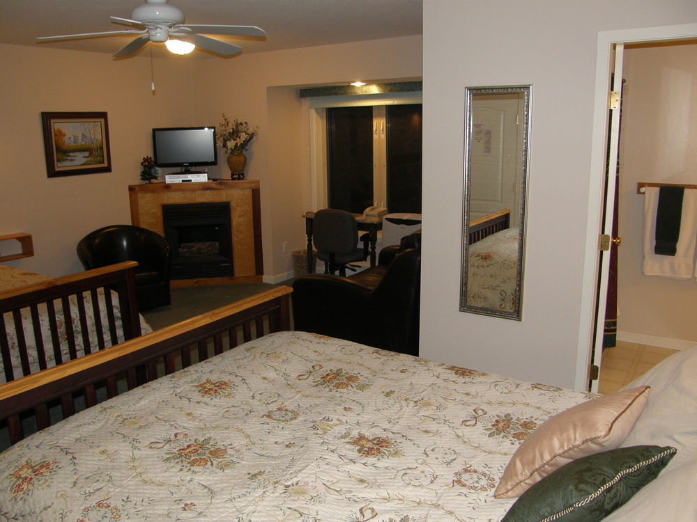Cedar Wood Lodge Bed & Breakfast Inn Port Alberni Kültér fotó
