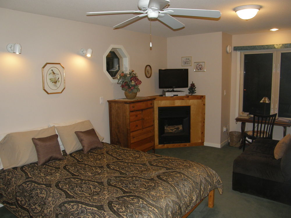 Cedar Wood Lodge Bed & Breakfast Inn Port Alberni Kültér fotó
