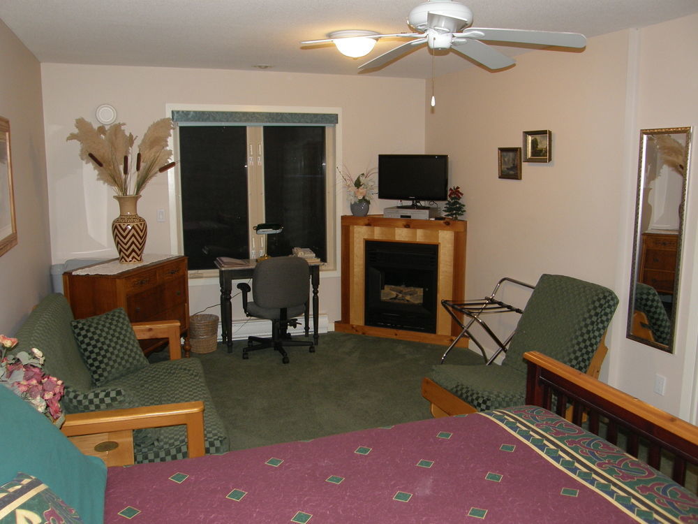Cedar Wood Lodge Bed & Breakfast Inn Port Alberni Kültér fotó