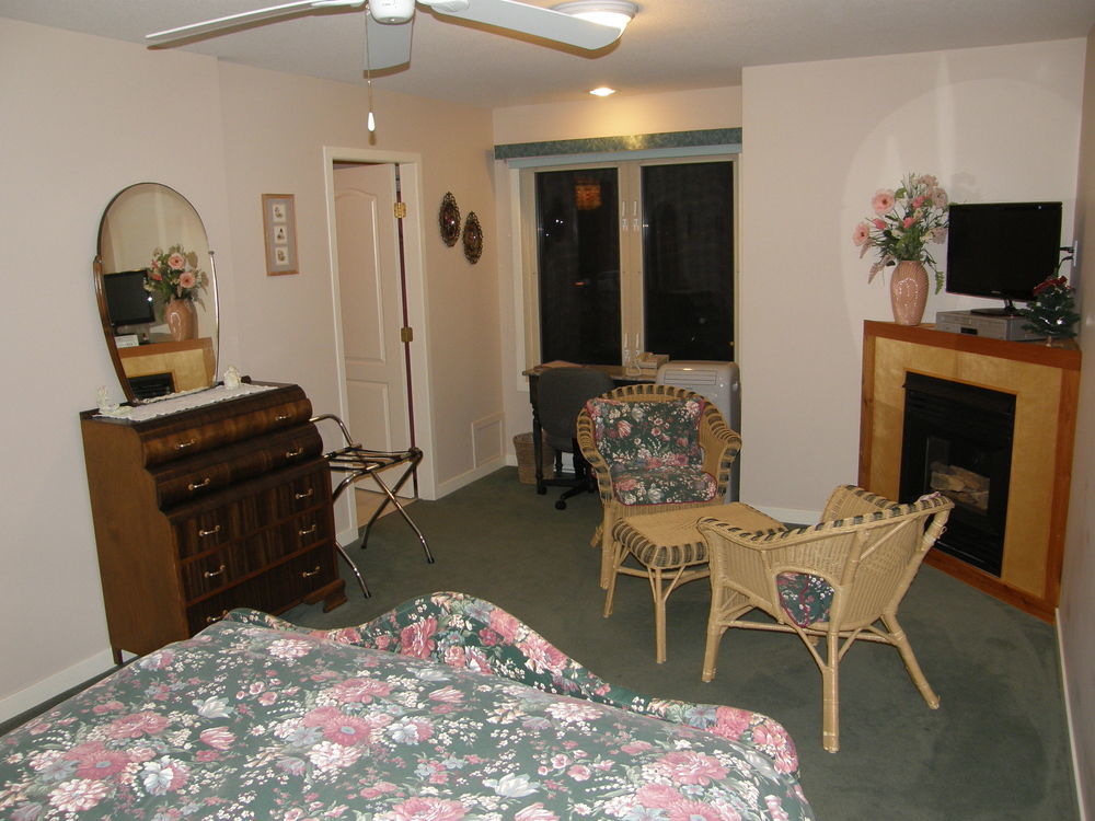 Cedar Wood Lodge Bed & Breakfast Inn Port Alberni Kültér fotó
